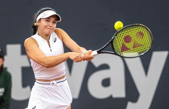 25 7 2023, GER, tennis, women, Hamburg European Open 2023, WTA, Eva Lys Germany Mayar Sherif Egypt , 1 round Eva Las Germany plays the ball Hamburg Rothenbaum Stadium Hamburg Germany