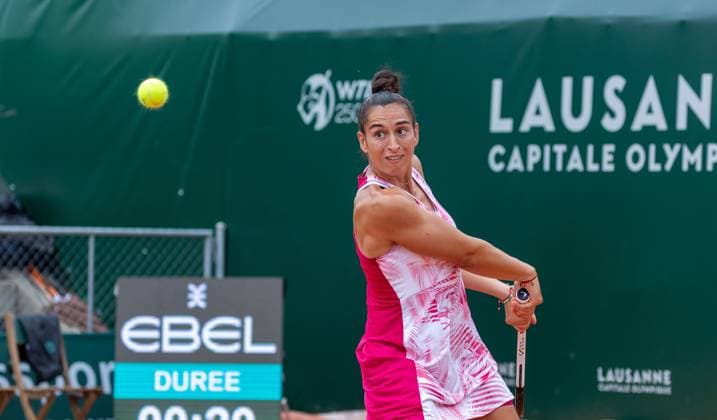 25 07 2023, Lausanne, Tennis Club Stade Lausanne, Ladies Open Lausanne Sara Sorribes Tormo Susan Bandecchi, Susan Bandecchi playing the ball Lausanne Tennis Club Stade Lausanne Vaud Switzerland  Copyright: xJustPictures.ch MayaxCretegnyx