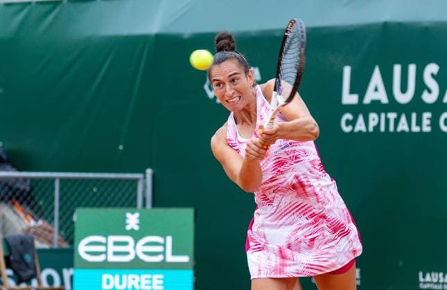 25 07 2023, Lausanne, Tennis Club Stade Lausanne, Ladies Open Lausanne Sara Sorribes Tormo Susan Bandecchi, Susan Bandecchi playing the ball Lausanne Tennis Club Stade Lausanne Vaud Switzerland  Copyright: xJustPictures.ch MayaxCretegnyx