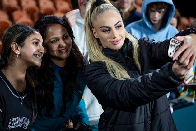 July 25, 2023, Hamilton, New Zealand: ALISHA LEHMANN 23 takes a selfie with fans after the 2023 FIFA Womens World Cup Group A match against Norway at the Waikato Stadium in Hamilton, New Zealand. The score ended in a tie Switzerland 0: Norway 0. Hamilton New Zealand - ZUMAb240 20230725_zsp_b240_041 Copyright: xIraxL.xBlackx
