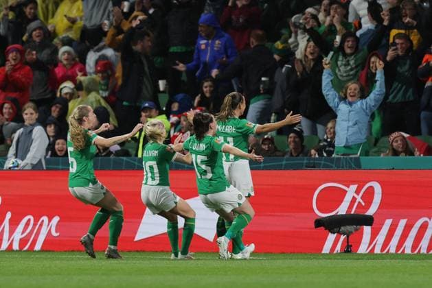WWC23 CANADA IRELAND, Ireland celebrate after Katie McCabe scored during the FIFA Women s World Cup match between Canada and Republic of Ireland at the Perth Rectangular Stadium in Perth, Wednesday, July 26, 2023. ( NO ARCHIVING, EDITORIAL USE ONLY, NO USE IN BOOKS WITHOUT CONSENT PERTH WESTERN AUSTRALIA AUSTRALIA  Copyright: xRICHARDxWAINWRIGHTx 20230726001824423003
