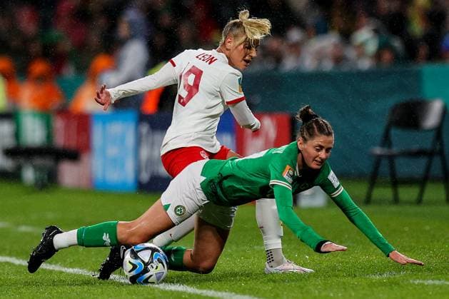 2023 FIFA Women s World Cup Group B, Perth Rectangular Stadium, Perth, Australia 26 7 2023 Canada vs Republic of Ireland WNT Ireland™s Sinead Farrelly with Adriana Leon of Canada Sinead Farrelly with Adriana Leon 26 7 2023  Copyright: x INPHO RyanxByrnex RB1_6120