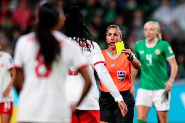 2023 FIFA Women s World Cup Group B, Perth Rectangular Stadium, Perth, Australia 26 7 2023 Canada vs Republic of Ireland WNT Referee Laura Fortunato shows Canada™s Kadeisha Buchanan a yellow card Laura Fortunato shows Kadeisha Buchanan a yellow card 26 7 2023  Copyright: x INPHO RyanxByrnex RB1_7082