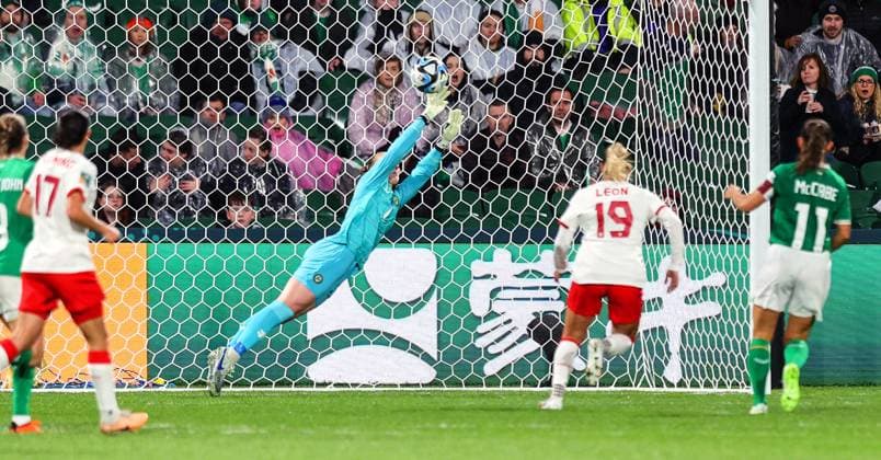 2023 FIFA Women s World Cup Group B, Perth Rectangular Stadium, Perth, Australia 26 7 2023 Canada vs Republic of Ireland WNT Ireland goalkeeper Courtney Brosnan saves a shot from Jordyn Huitema of Canada Courtney Brosnan saves a shot from Jordyn Huitema 26 7 2023  Copyright: x INPHO RyanxByrnex RB1_7824