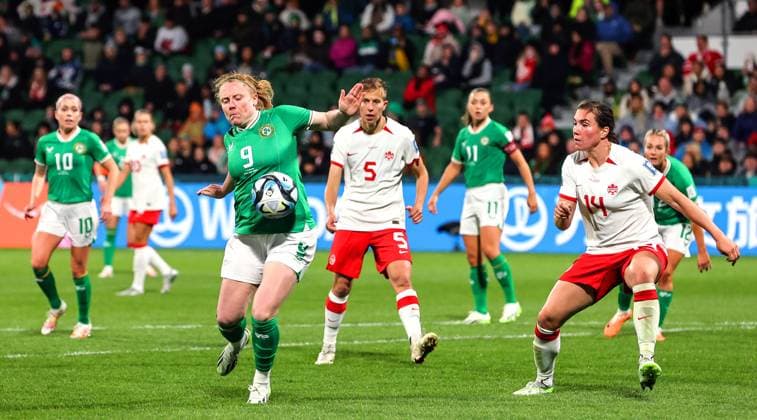2023 FIFA Women s World Cup Group B, Perth Rectangular Stadium, Perth, Australia 26 7 2023 Canada vs Republic of Ireland WNT Ireland™s Amber Barrett with Vanessa Gilles of Canada Amber Barrett with Vanessa Gilles 26 7 2023  Copyright: x INPHO RyanxByrnex IMGL3564