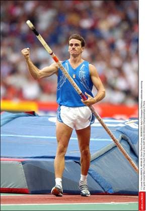49184 25 Lionel Hahn ABACA. 49184-25. Saint Denis-France, 28 08 2003. Italy s Giuseppe Gibilisco celebrates winning the gold medal Men s Pole Vault Final at the IAAF World Athletics Championships in Paris.  Copyright: xHahnxLionel ABACAx 49184_25 HahnxLionel ABACAx 49184_25
