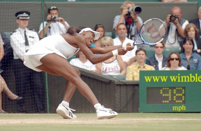 Tennis File Pictures US tennis player Venus Williams defeats US player Lindsay Davenport, 4-6, 7-6, 9-7, at the Wimbledon Tennis Tournament finale, in London, UK, July 2, 2005. Photo by Corinne Dubreuil CAMELEON ABACAPRESS.COM London  Copyright: xDubreuilxCorinne ABACAx 80533_11 DubreuilxCorinne ABACAx 80533_11