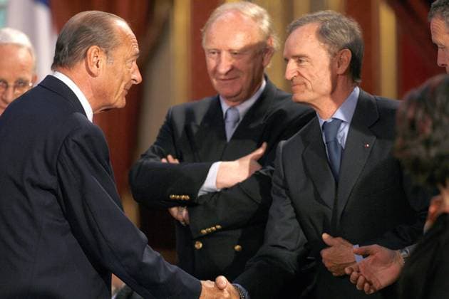 Files President Jacques Chirac shakes hand with Jean-Claude Killy during a ceremony at the Elysee Palace in Paris, France on April 24, 2006. French medalists of Torino 2006 Winter Olympics were awarded with the Legion d Honneur by President. Photo by Thierry Orban Cameleon ABACAPRESS.COM Paris France  Copyright: xOrbanxThierry ABACAx 96298_17 OrbanxThierry ABACAx 96298_17