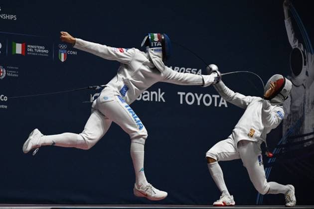 Sport Themen der Woche KW30 Sport Bilder des Tages Davide Di Veroli of Italy (L) fights against Romain Cannone of France during the 2023 FIE Fencing World Championship, WM, Weltmeisterschaft Men s Epee Semi-finals match in Milano, Italy on July 26, 2023. Noxthirdxpartyxsales  (225040165)