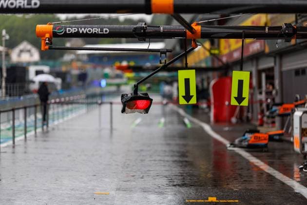 View of the rainy pit lane, Belgian Grand Prix, Motorsport, Formula 1, 2023 season, 27 07 2023 Belgian Grand Prix, Motorsport, Formula 1, 2023 season, 27 07 2023 Spa Franchorchamps Copyright: xEibner-Pressefoto AlexanderxNeisx EP_ANS