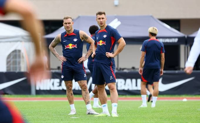 RB Leipzig Italy training camp Bruneck, 27 07 2023, Sportpark Reiperting Reischach, football, RB Leipzig GER Bundesliga training camp in South Tyrol Italy , In picture from l David Raum and Willi Orban 4, RB Leipzig , Picture Point