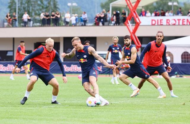 RB Leipzig Italy training camp Bruneck, 27 07 2023, Sportpark Reiperting Reischach, Football, RB Leipzig GER Bundesliga training camp in South Tyrol Italy , In picture f l Xaver Schlager, David Raum and Josko Gvardiol , Picture Point