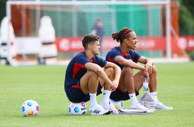 RB Leipzig Italy training camp Bruneck, 27 07 2023, Sportpark Reiperting Reischach, Football, RB Leipzig GER Bundesliga training camp in South Tyrol Italy , In picture v l Christoph Baumgartner and Yussuf Poulsen , Picture Point