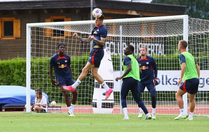 RB Leipzig Italy training camp Bruneck, 27 07 2023, Sportpark Reiperting Reischach, Football, RB Leipzig GER Bundesliga training camp in South Tyrol Italy , In picture f l El Chadaille Bitshiabu, Benjamin Sesko, Ilaix Moriba, goalkeeper Leopold Zingerle and Dani Olmo , Picture Point