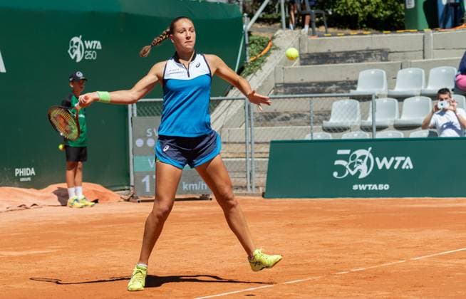 27 07 2023, Lausanne, Tennis Club Stade Lausanne, Ladies Open Lausanne Diane Parry Danka Kovinic, Diane Parry playing the ball Lausanne Tennis Club Stade Lausanne Vaud Switzerland  Copyright: xJustPictures.ch MayaxCretegnyx