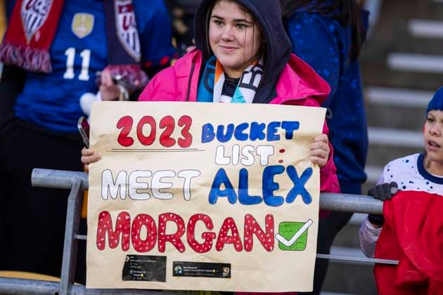 July 28, 2023, Wellington, Wellington, New Zealand: A fan holds a sigh saying 2023 Bucket List Meet Alex Morgan in support of USA forward ALEX MORGAN 13 in the second half of the 2023 FIFA Womens World Cup Group E match against Netherlands at the Wellington Regional Stadium in Wellington, New Zealand. USA 1:1 Netherlands Wellington New Zealand - ZUMAb240 20230728_zsp_b240_047 Copyright: xIraxL.xBlackx
