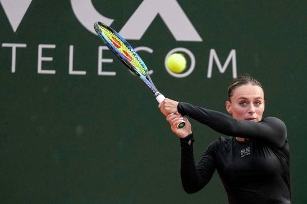 July 28, 2023, Lausanne, Vaud, Switzerland: Lausanne, Switzerland: RomaniaÃ¢â‚¬â ¢s ANA BOGDAN plays a backhand return against FranceÃ¢â‚¬â ¢s Clara Burel during their womenÃ¢â‚¬â ¢s Singles Quarter-Final match on the fifth day of the 2023 Ladies Open Lausanne. Lausanne Switzerland - ZUMAs230 20230728_znp_s230_016 Copyright: xCorinexScibozx