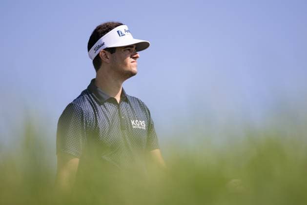 BLAINE, MN - JULY 28: Beau Hossler hits a tee shot from the fourteenth tee box during the second round of the 3M Open at TPC Twin Cities on July 28, 2023 in Blaine, Minnesota. (Photo by Bailey Hillesheim Icon Sportswire) GOLF: JUL 28 PGA, Golf Herren - 3M Open Round 2 EDITORIAL USE ONLY Icon2307280123
