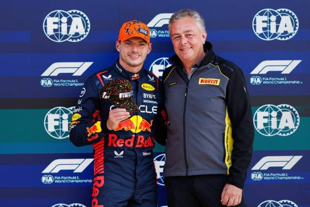 Max Verstappen Red Bull Racing wins the shootout and is presented with the winners hat by Mario Isola, Belgian Grand Prix, motorsport, Formula 1, 2023 season, 29 07 2023 Belgian Grand Prix, motorsport, Formula 1, 2023 season, 29 07 2023 Spa Franchorchamps Copyright: xEibner-Pressefoto AlexanderxNeisx EP_ANS