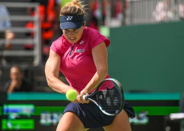BNP Paribas Warsaw Open 2023 WARSAW, POLAND - JULY 29, 2023 : Linda Noskova of the Czech Republic in action during her match against Poland s Iga Swiatek sduring the Women s Singles Quarterfinal match on Day Seven of the BNP Paribas Warsaw Open, on July 29, 2023, in Warsaw, Poland. Warsaw Poland  Copyright: xArturxWidakx originalFilename:widak-bnpparib230729_npI1B.jpg