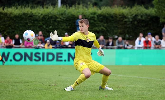 Sport Themen der Woche KW30 Sport Bilder des Tages 29.07.23 VfB Stuttgart - Borussia Mönchengladbach Deutschland, Heimstetten, 29.07.2023, Fussball, Bundesliga, Testspiel, VfB Stuttgart - Borussia Mönchengladbach: Alexander Nübel (VfB Stuttgart). *** 29 07 23 VfB Stuttgart Borussia Mönchengladbach Germany, Heimstetten, 29 07 2023, football, Bundesliga, test match, VfB Stuttgart Borussia Mönchengladbach Alexander Nübel VfB Stuttgart