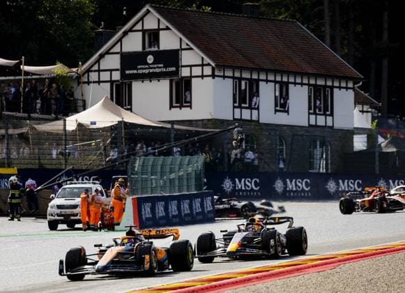 SPA - Oscar Piastri (McLaren) and Max Verstappen (Red Bull Racing) during the sprint race at the Circuit de Spa-Francorchamps, ahead of the Grand Prix of Belgium. ANP SEM VAN DER WAL F1 Grand Prix of Belgium - Sprint 2023 xVIxANPxSportx xxANPxIVx 474485242 originalFilename: 474485242.jpg