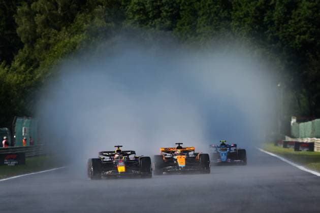 Sport Bilder des Tages 01 VERSTAPPEN Max (nld), Red Bull Racing RB19, 81 PIASTRI Oscar (aus), McLaren F1 Team MCL60, 10 GASLY Pierre (fra), Alpine F1 Team A523, action during the 2023 Formula 1 MSC Cruises Belgian Grand Prix, 12th round of the 2023 Formula One World Championship, WM, Weltmeisterschaft from July 28 to 30, 2023 on the Circuit de Spa-Francorchamps, in Stavelot, Belgium - F1 - BELGIAN GRAND PRIX 2023 DPPI Panoramic 00123029_G0OD7510