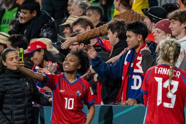 Perth, Australia, July 29th 2023: Marta Cox (10 Panama) takes a selfie with a fan after the 2023 FIFA Womens World Cup Group F football match between Panama and Jamaica at Perth Rectangular Stadium (HBF Park) in Perth, Australia. (Noe Llamas SPP)  Copyright: xNoexLlamasx xSPPx spp-en-NoLlSp-20230729-NLB01526