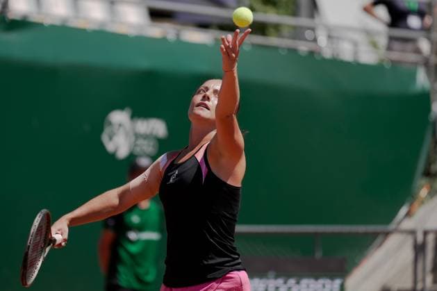 July 30, 2023, Lausanne, Vaud, Switzerland: Lausanne, Switzerland: ItalyÃ¢â‚¬â ¢s ELISABETTA COCCIARETTO serves against FranceÃ¢â‚¬â ¢s Clara Burel during their womenÃ¢â‚¬â ¢s singles final match on the seventh day of the 2023 Ladies Open Lausanne. Lausanne Switzerland - ZUMAs230 20230730_znp_s230_002 Copyright: xCorinexScibozx