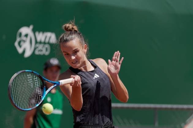 July 30, 2023, Lausanne, Vaud, Switzerland: Lausanne, Switzerland: FranceÃ¢â‚¬â ¢s CLARA BUREL plays a forehand against ItalyÃ¢â‚¬â ¢s Elisabetta Cocciaretto during their WomenÃ¢â‚¬â ¢s singles final match on the seventh day of the 2023 Ladies Open Lausanne. Lausanne Switzerland - ZUMAs230 20230730_znp_s230_004 Copyright: xCorinexScibozx