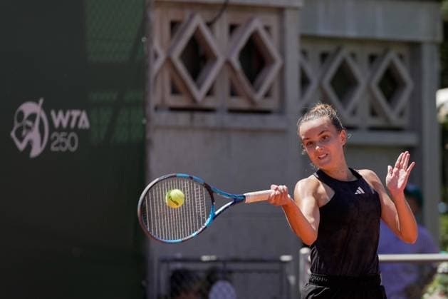 July 30, 2023, Lausanne, Vaud, Switzerland: Lausanne, Switzerland: FranceÃ¢â‚¬â ¢s CLARA BUREL plays a forehand against ItalyÃ¢â‚¬â ¢s Elisabetta Cocciaretto during their WomenÃ¢â‚¬â ¢s singles final match on the seventh day of the 2023 Ladies Open Lausanne. Lausanne Switzerland - ZUMAs230 20230730_znp_s230_006 Copyright: xCorinexScibozx