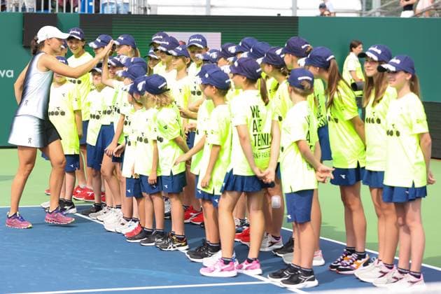 WARSZAWA 30.07.2023 TURNIEJ TENISOWY BNP PARIBAS WARSAW OPEN 2023 FINAL --- WOMENS WTA, Tennis Damen 250 TENNIS TOURNAMENT BNP PARIBAS WARSAW OPENI FINAL MATCH IGA SWIATEK BALL KIDS FOT. ANNA KLEPACZKO FOTOPYK NEWSPIX.PL --- Newspix.pl  230730LUM033