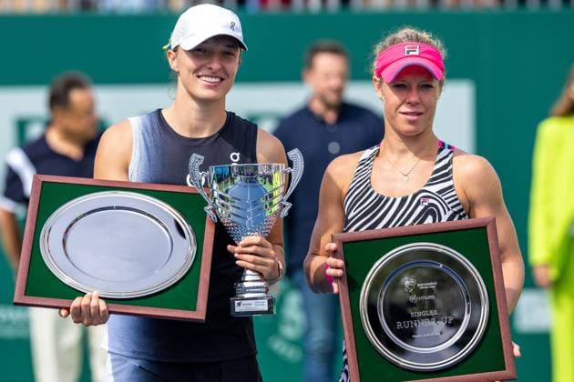 Bilder des Jahres 2023, Sport 07 Juli Sport Themen der Woche KW30 Sport Bilder des Tages BNP Paribas Warsaw Open 2023 Iga Swiatek (L) won the WTA, Tennis Damen BNP Paribas Warsaw Open tennis tournament in Warsaw defeating Laura Siegemund GER , Poland , July 30, 2023. NO SALES POLAND Warsaw Poland  Copyright: xAndrzejxIwanczukx originalFilename:iwanczuk-bnpparib230730_np74H.jpg