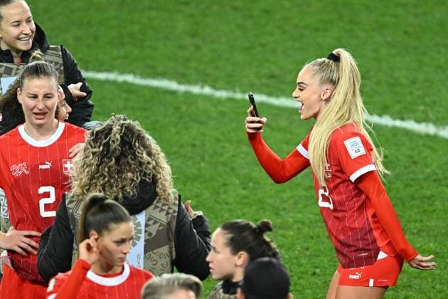 FuÃŸball, Frauen EM 2025, Nationalteam Schweiz Sport Themen der Woche KW30 Sport Bilder des Tages 30th July 2023: Dunedin, New Zealand: Switzerland s Alisha Lehmann takes a selfie. FIFA Women& x2019;s World Cup match between New Zealand and Switzerland held at the Dunedin Stadium, Dunedin, New Zealand, on Sunday July 30th 2023.  ActionPlus12537665 BlakexArmstrong