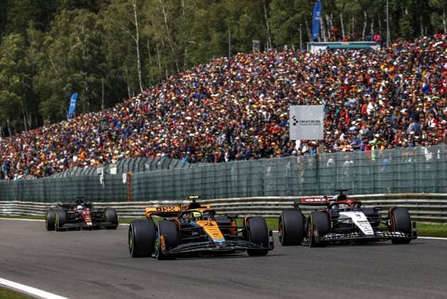 04 NORRIS Lando (gbr), McLaren F1 Team MCL60, 03 RICCIARDO Daniel (aus), Scuderia AlphaTauri AT04, action during the 2023 Formula 1 MSC Cruises Belgian Grand Prix, 12th round of the 2023 Formula One World Championship, WM, Weltmeisterschaft from July 28 to 30, 2023 on the Circuit de Spa-Francorchamps, in Stavelot, Belgium - F1 - BELGIAN GRAND PRIX 2023 - RACE DPPI Panoramic _PV_1537