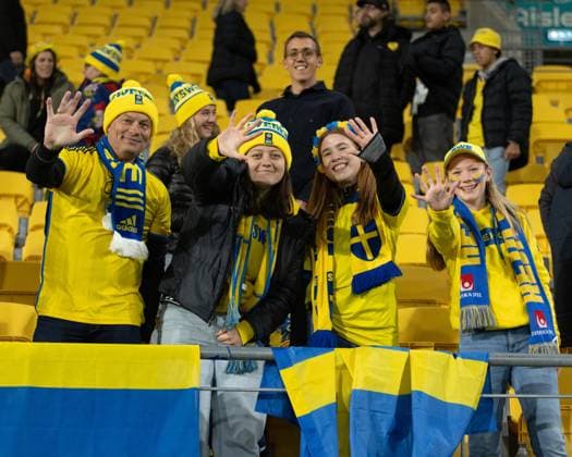 Wellington, New Zealand, 27 July 2023: Swedish fans, with flags and dressed in blue and yellow, show five fingers loving their team s 5-0 win. Sweden vs Italy. FIFA World Cup, WM, Weltmeisterschaft, Fussball Group G. Wellington. New Zealand. (Joe Serci SPP)  Copyright: xJoexSercix xSPPx spp-en-JoSeSp-SPP - Joe Serci - Sweden vs italy-28