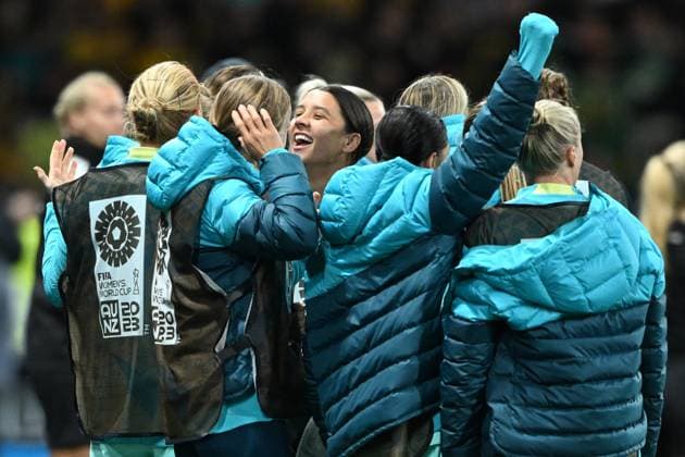 Sport Bilder des Tages WWC23 CANADA AUSTRALIA, Sam Kerr of Australia cebrates on the bench after Hayley Raso of Australia scored her 2nd goal during the FIFA Women s World Cup 2023 soccer match between Canada and Australia at Melbourne Rectangular Stadium in Melbourne, Monday, July 31, 2023. ( NO ARCHIVING, EDITORIAL USE ONLY, NO USE IN BOOKS WITHOUT CONSENT MELBOURNE VICTORIA AUSTRALIA  Copyright: xJAMESxROSSx 20230731001826364987