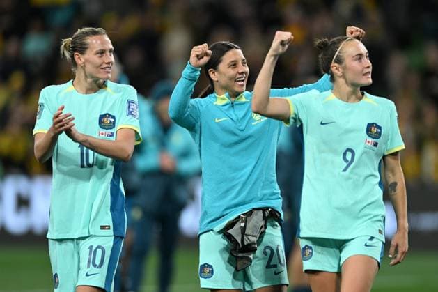 WWC23 CANADA AUSTRALIA, Caitlin Foord, Emily Van Egmond and Sam Kerr of Australia celebrate following their win over Canada during the FIFA Women s World Cup 2023 soccer match between Canada and Australia at Melbourne Rectangular Stadium in Melbourne, Monday, July 31, 2023. ( NO ARCHIVING, EDITORIAL USE ONLY, NO USE IN BOOKS WITHOUT CONSENT MELBOURNE VICTORIA AUSTRALIA  Copyright: xJAMESxROSSx 20230731001826400387