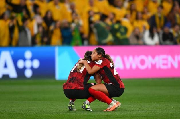 Mandatory Credit: Photo by Morgan Hancock Shutterstock (14028970gp) Evelyne Viens of Canada is consoled by Olivia Smith of Canada Canada Women v Australia Women, FIFA Women s World Cup, Group B, International Football, Melbourne Rectangular Stadium, Perth, Australia - 31 July 2023 Canada Women v Australia Women, FIFA Women s World Cup, Group B, International Football, Melbourne Rectangular Stadium, Perth, Australia - 31 July 2023 Copyright: xMorganxHancock Shutterstockx 14028970gp