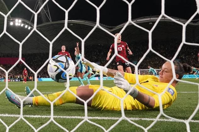 Sport Bilder des Tages July 31, 2023, Melbourne, Australia: Canada keeper Kailen Sheridan reacts after Steph Catley of Australia scored on a penalty kick for AustraliaöÄÃ s fourth goal during the Group B soccer match at the FIFA Women s World Cup in Melbourne, Australia, Monday, July 31, 2023. Canada News - July 31, 2023  - ZUMAc35_ 20230731_zaf_c35_033 Copyright: xScottxBarbourx