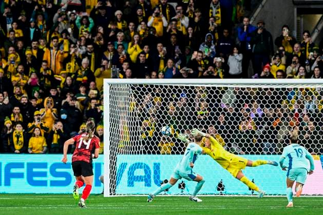 Melbourne, Australia, July 31st 2023: Steph Catley (7 Australia) scores penalty (0-4) during the 2023 FIFA Womens World Cup Group B football match between Canada and Australia at Melbourne Rectangular Stadium (AAMI Park) in Melbourne, Australia. (Richard Callis SPP) Copyright: xRichardxCallisx xSPPx spp-en-RiCaSp-rmc310723-3437