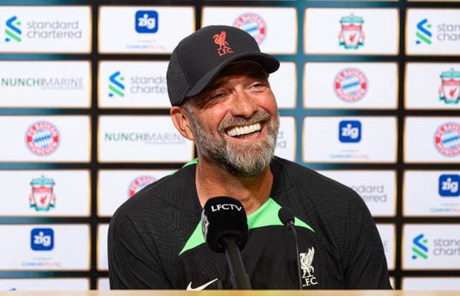 Sport Bilder des Tages Football - Pre-Season - Liverpool FC v FC Bayern Munich SINGAPORE - Tuesday, August 1, 2023: Liverpool s manager Jürgen Klopp during a press conference, PK, Pressekonferenz ahead of a pre-season friendly match between Liverpool FC and FC Bayern Munich FC at the Singapore National Stadium. SINGAPORE Singapore National Stadium SINGAPORE SINGAPORE  Copyright: xPropagandaxPhotoxAgencyx P2023-08-01-Liverpool_Preseason_Asia-22