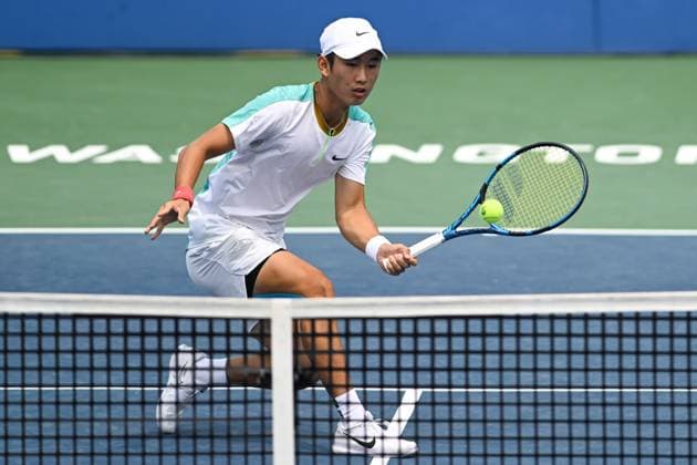 August 1, 2023, Washington, D.C, U.S: SHANG JUNCHENG hits a volley during his match at the Rock Creek Tennis Center. Washington U.S. - ZUMAg196 20230801_zap_g196_003 Copyright: xKylexGustafsonx