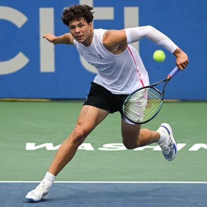August 1, 2023, Washington, D.C, U.S: BEN SHELTON hits a slice during his match at the Rock Creek Tennis Center. Washington U.S. - ZUMAg196 20230801_zap_g196_013 Copyright: xKylexGustafsonx