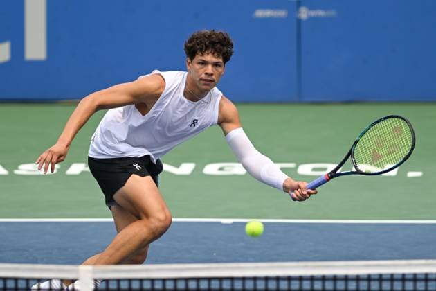 August 1, 2023, Washington, D.C, U.S: BEN SHELTON hits a volley during his match at the Rock Creek Tennis Center. Washington U.S. - ZUMAg196 20230801_zap_g196_015 Copyright: xKylexGustafsonx