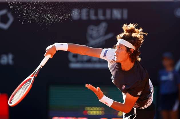 Zhizhen Zhang, beads of sweat sprouting on impact, Copyright: xJuergenxHasenkopfx