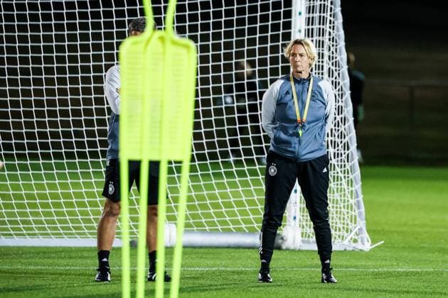 FIFA Womens World Cup 2023 final training Germany before match against South Korea 02 08 2023 Martina Voss Tecklenburg national coach, Germany FIFA Womens World Cup 2023 final training Germany before match against South Korea Brisbane Meaanjin, Perry Park, 02 08 2023 Copyright: xBEAUTIFULxSPORTS Jonesx