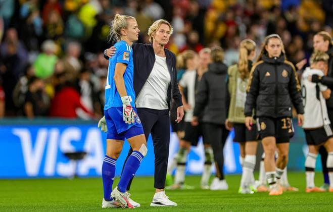 Korean Republic Women v Germany Women 2023 FIFA Women™s World Cup 03 08 2023. Martina Voss-Tecklenburg Manager of Germany comforts Merle Frohms (1) of Germany at full time during the 2023 FIFA Women™s World Cup match between Korean Republic Women and Germany Women at Brisbane Stadium, Brisbane, Australia on 3 August 2023. Editorial use only , Copyright: xNigelxKeenex PSI-17656-0052
