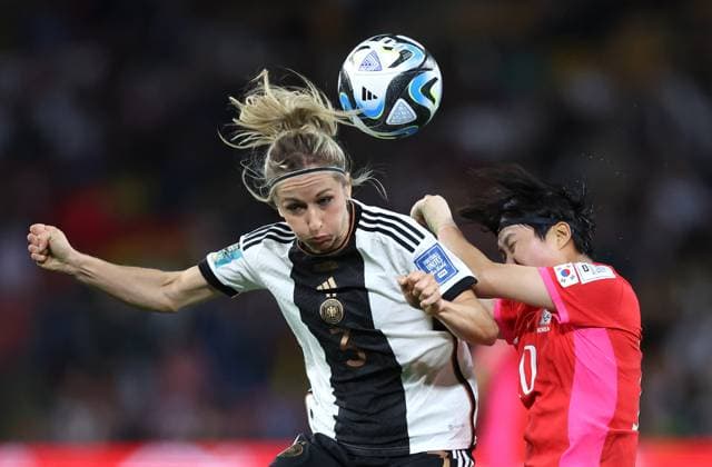 (230803) -- BRISBANE, Aug. 3, 2023 -- Ji Soyun (R) of South Korea vies with Kathrin Hendrich of Germany during the Group H match between South Korea and Germany at the 2023 FIFA Women s World Cup in Brisbane, Australia, Aug. 3, 2023. ) (SP)AUSTRALIA-BRISBANE-2023 FIFA WOMEN S WORLD CUP-GROUP H-KOR VS GER ZhangxChen 