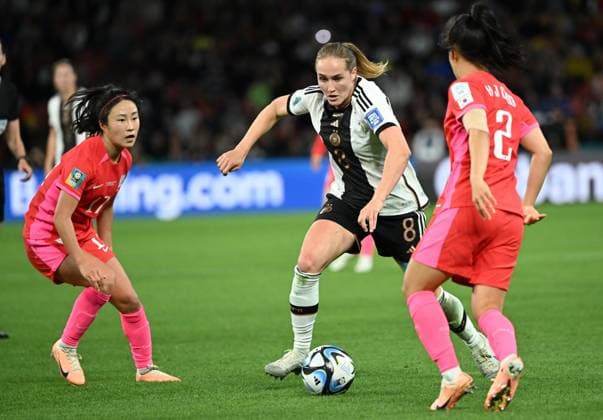 WWC23 KOREA GERMANY, Sydney Lohmann (centre) of Germany in action during the FIFA Women s World Cup 2023 soccer match between Korea and Germany at Brisbane Stadium in Brisbane, Thursday, August 3, 2023. ( NO ARCHIVING, EDITORIAL USE ONLY, NO USE IN BOOKS WITHOUT CONSENT BRISBANE QUEENSLAND AUSTRALIA  Copyright: xDARRENxENGLANDx 20230804001827265916